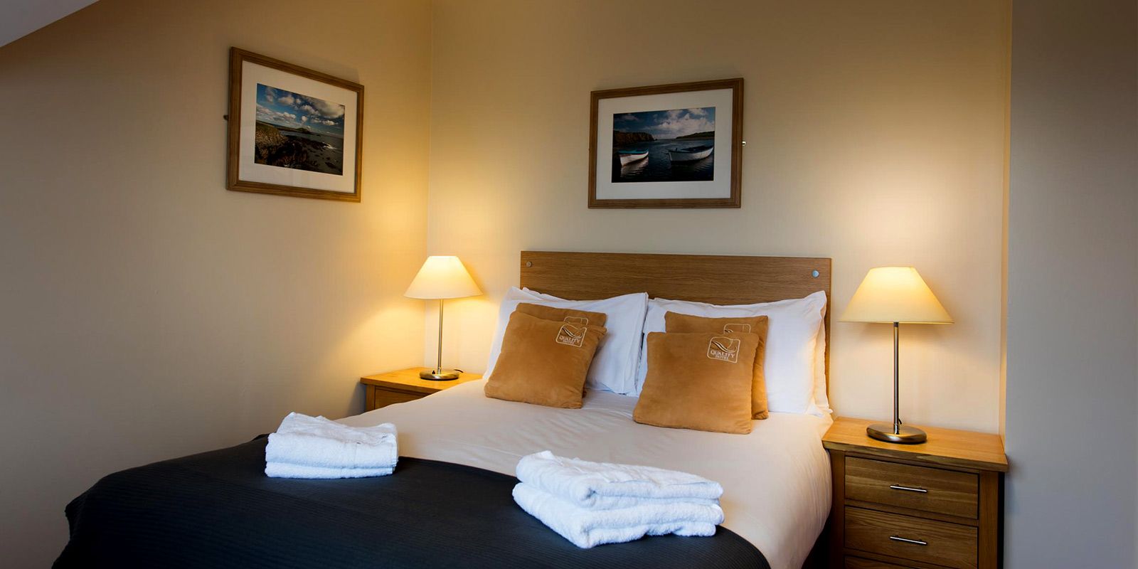 Holiday-home-bedroom-at-Quality-HOtel-in-Youghal